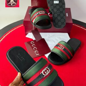 GUCCİ  HARD LEATHER SLIDE